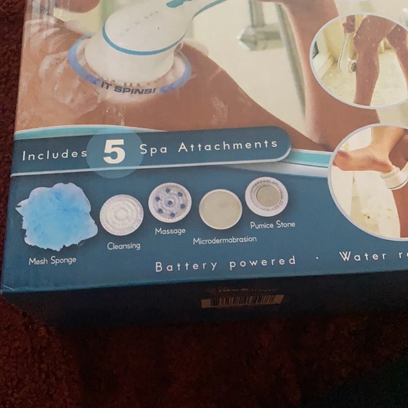 Spin Spa spinning spa brush with 5 attachments. Brand new. Never opened. - Picture 2 of 7